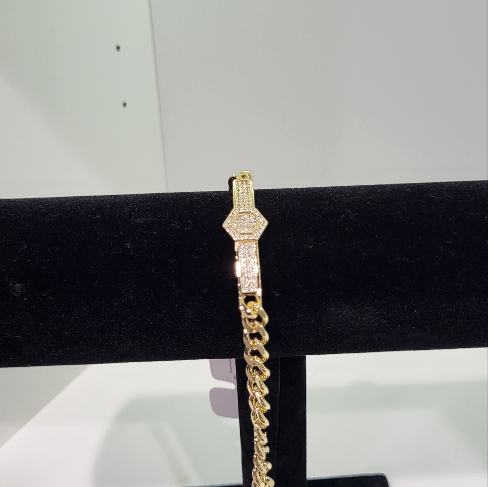 Xuping Gold Chain Link Bracelet with Geometric Centerpiece